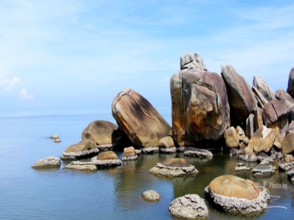 Hòn đá bạc thơ mộng và hùng vĩ