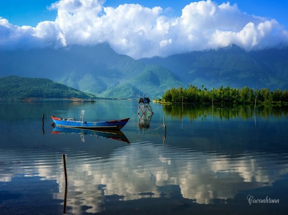 Đầm Lập An là đầm đẹp nhất trong những buổi chiều tà.