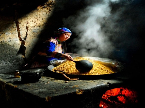 Nấu rượu ngô Na Hang