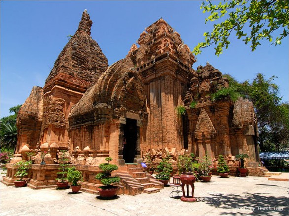 Ghé thăm khu di tích Tháp bà Ponagar ở Khánh Hòa