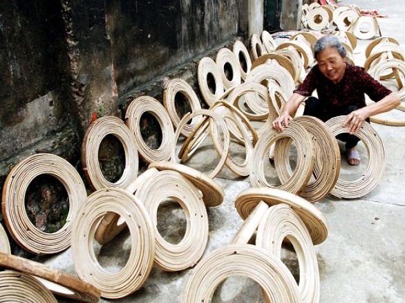 Về làng Vác tìm hiểu nghệ thuật làm lồng chim