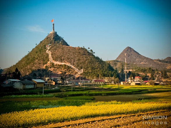 Thiêng liêng cột cờ Lũng Cú