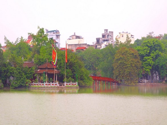 Đền Ngọc Sơn hài hòa giữa lòng hồ Hoàn Kiếm