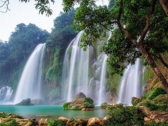 Thơ mộng thác Tác Tình