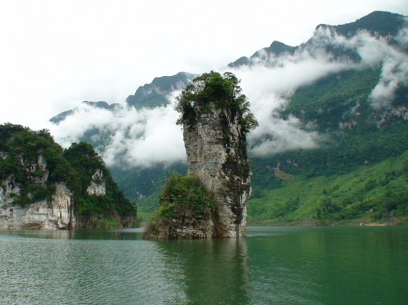 Cảnh đẹp mê hồn giữa lòng hồ thủy điện Tuyên Quang