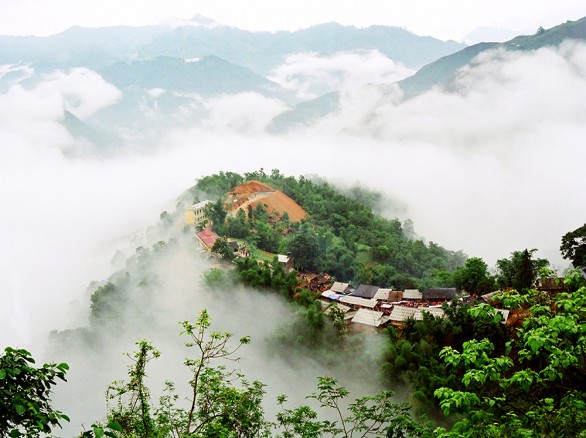Chợ tình Khau Vai
