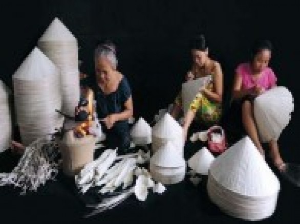 Nghề làm nón lá ở Nghĩa Châu