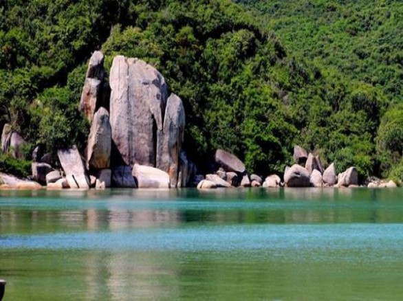 Bình yên trên Vịnh Vân Phong