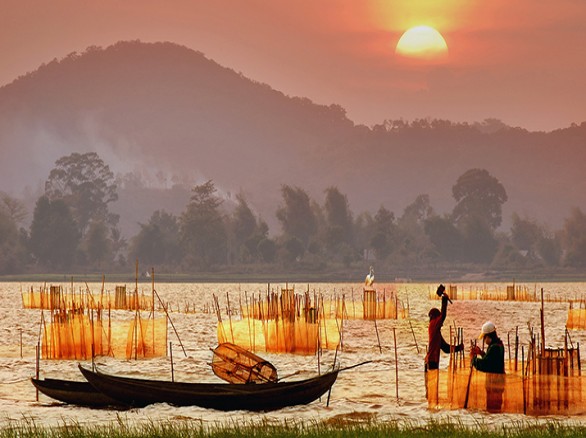 Đến Buôn Đôn ghé Hồ Lak