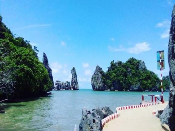 Thắng cảnh Hòn Chông