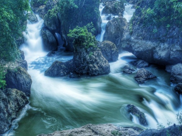 Khám phá thác Đầu Đằng trên động Puông