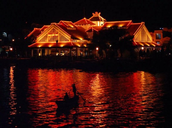 Bến Ninh Kiều ban đêm