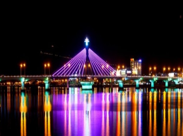 Khám phá vẻ đẹp của Cầu Quay Sông Hàn