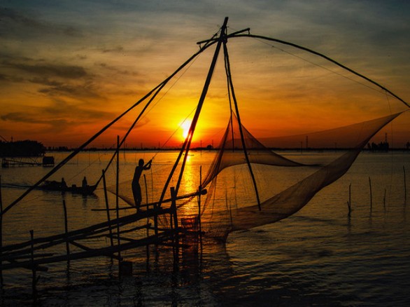 Chiều hoàng hôn nơi làng quê Việt Nam
